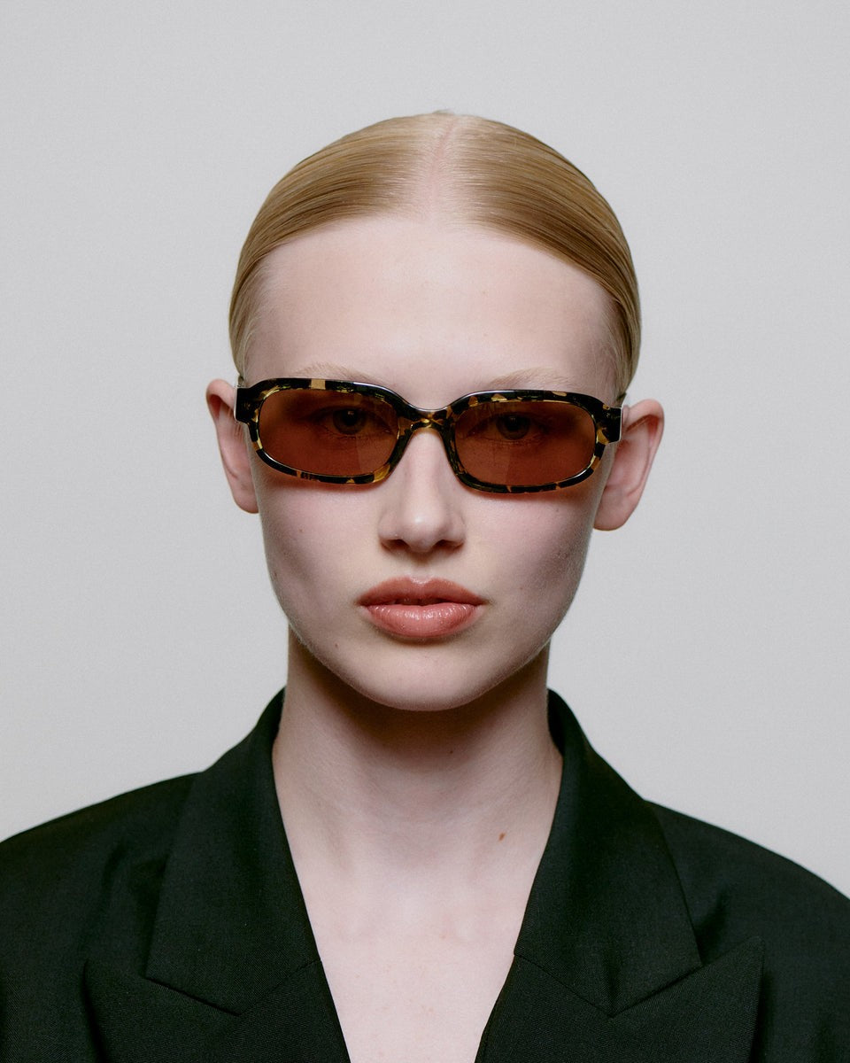 A.KJAERBEDE Will Black/Yellow Tortoise, Gafas de Sol