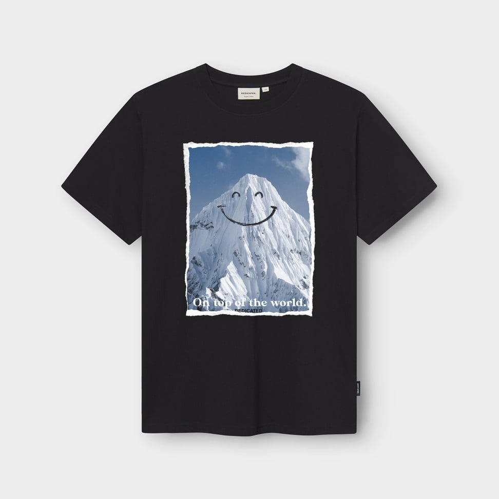 Camiseta Dedicated Stockholm Happy Mountain Negro