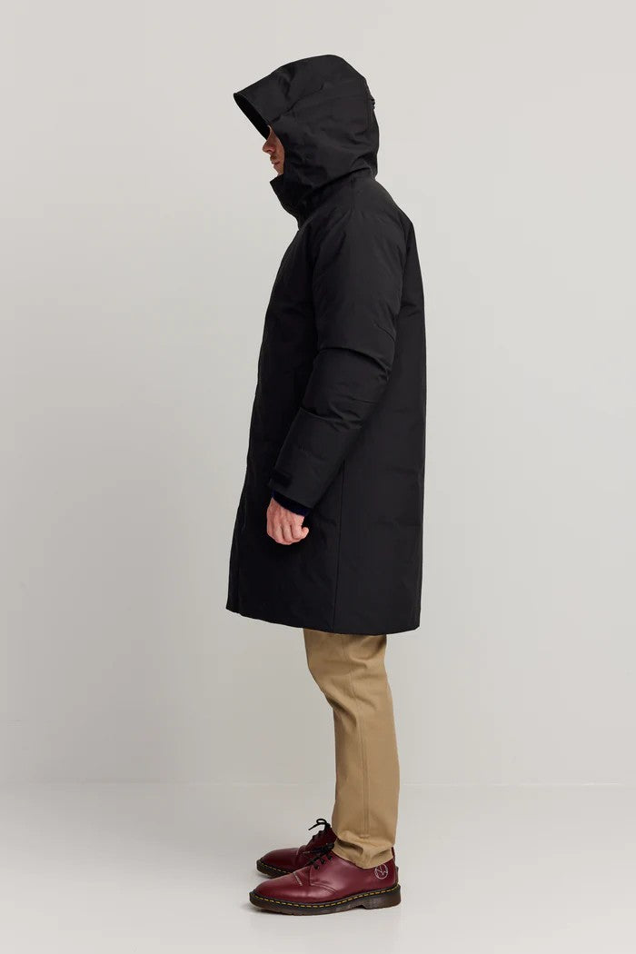 Abrigo Makia Monollith Jacket Negro