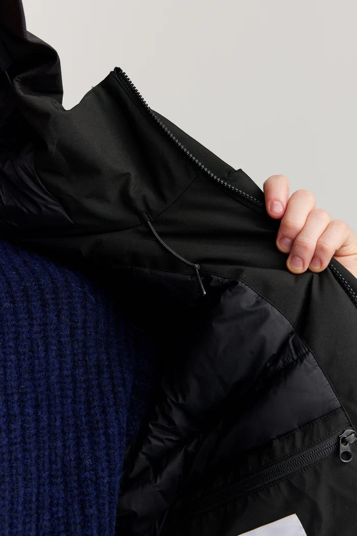 Abrigo Makia Monollith Jacket Negro