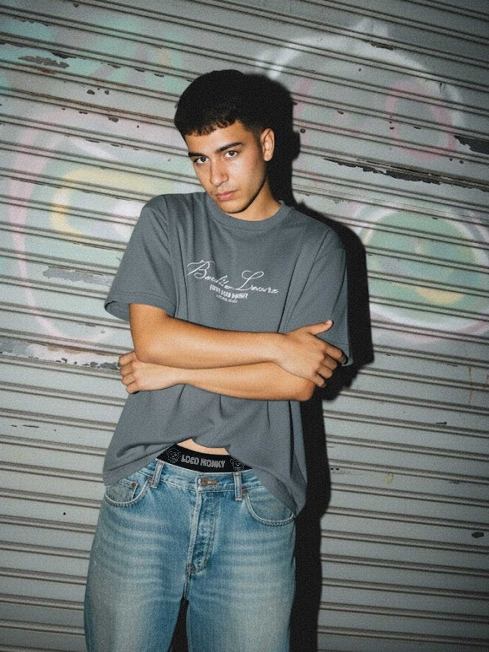 Camiseta Loco Monky Bendita Locura Gris oscuro